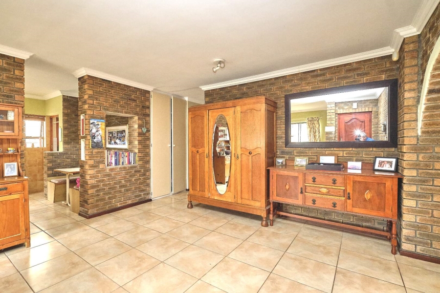 5 Bedroom Property for Sale in Flamingo Vlei Western Cape